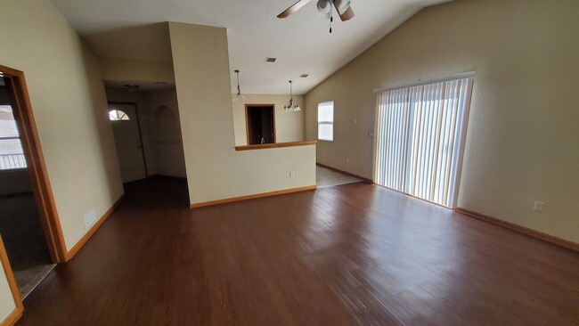 Building Photo - 1622 Clover Dr