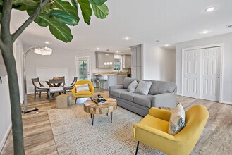 Building Photo - 6532 Summerton Way