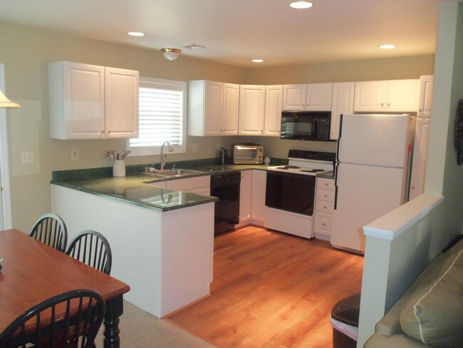 Foto del edificio - 2 BR Townhouse