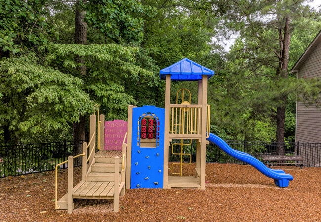 Building Photo - Gregory Lane Apartments