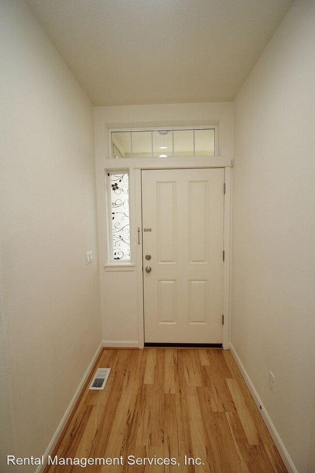 Building Photo - 3 br, 2.5 bath House - 746 SW 207th Pl