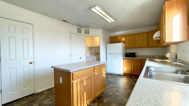 Foto del edificio - Upper 2 bed, 2 bath Condo on Leland