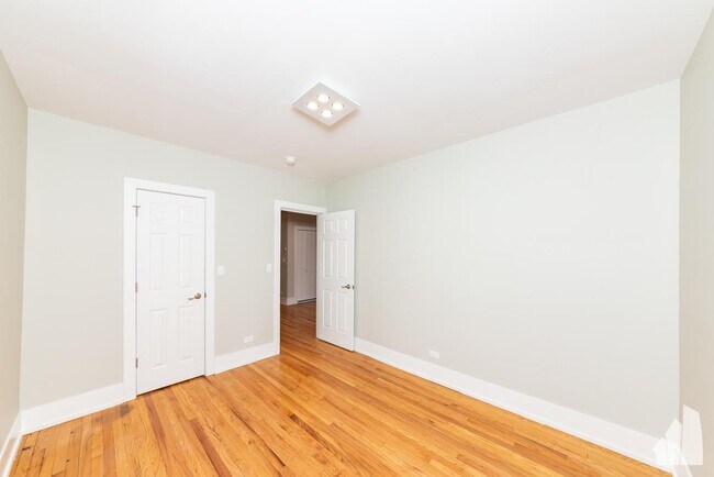 Foto del edificio - 2 bedroom in Chicago IL 60613