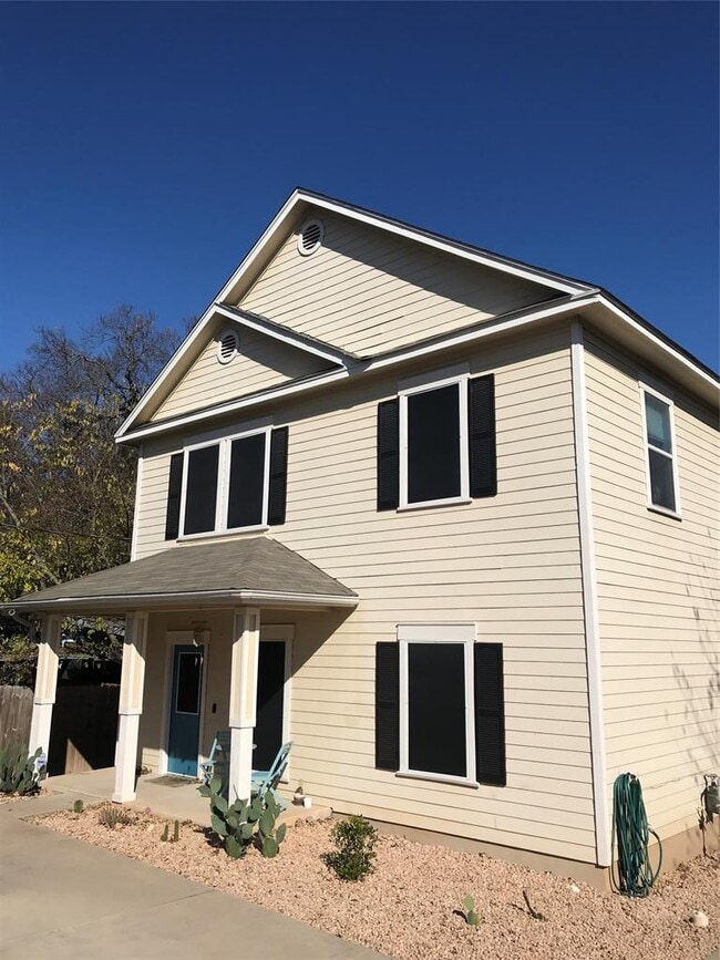 Building Photo - 1307 Walnut Ave