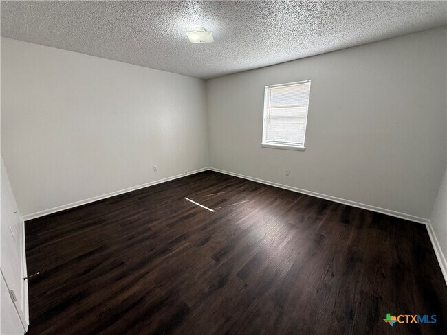 Foto del edificio - 909 Dryden Ave