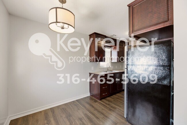 Foto del edificio - 2210 W Greenfield St