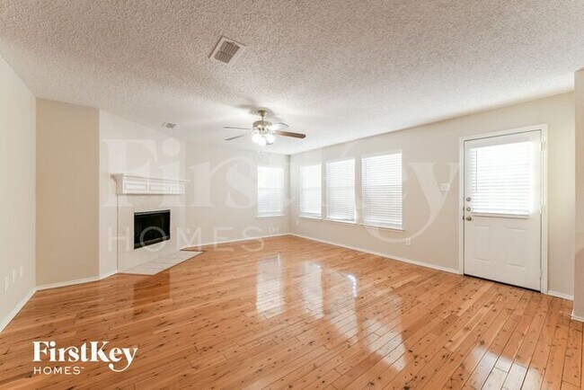Foto del edificio - 2444 Big Spring Dr
