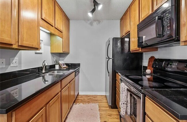Foto del edificio - 821 Douglas Ave