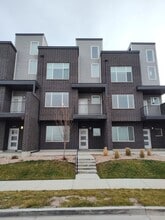 Building Photo - 3562 Blue Tee Ln