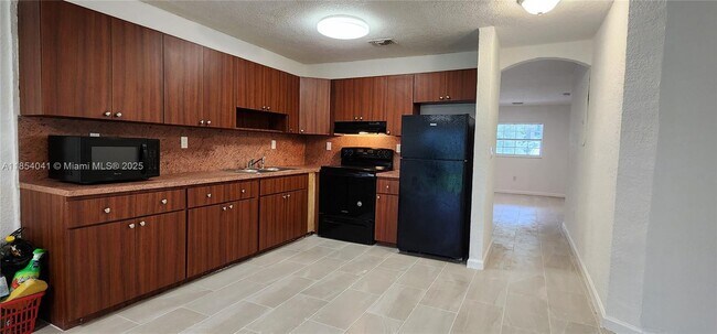 Foto del edificio - 10380 NW 10th Ave
