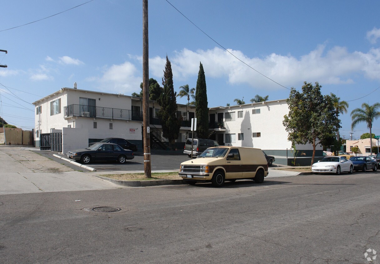 Primary Photo - 304 E 5th St
