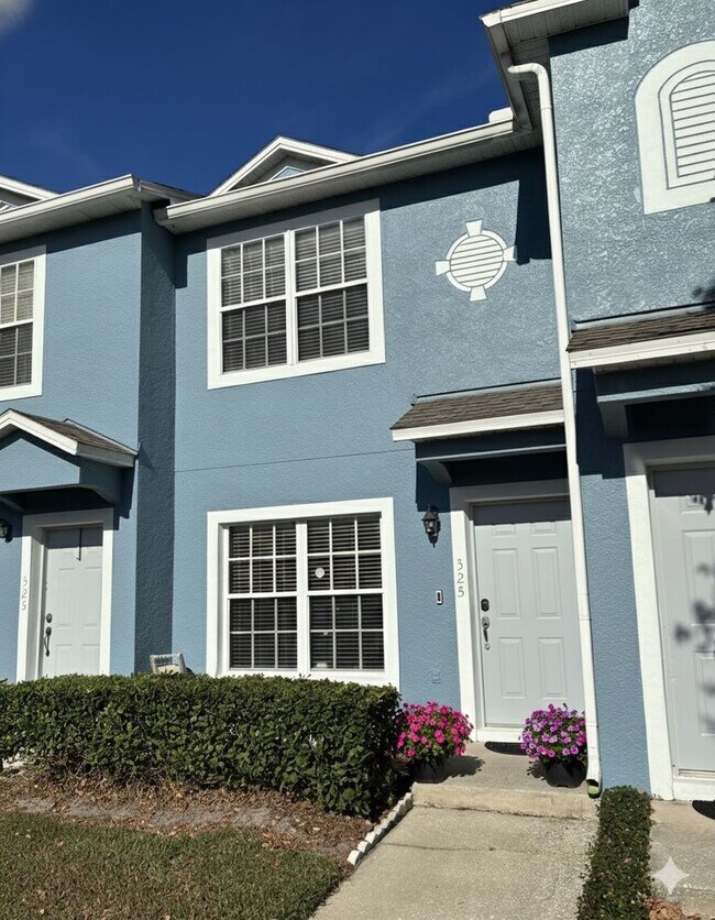 Foto del edificio - Charming & Move-In Ready Townhome in Gated Placid Lake! $500 off First Month Rent!