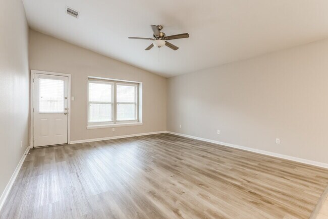 Foto del edificio - 15010 Cave Creek Ct