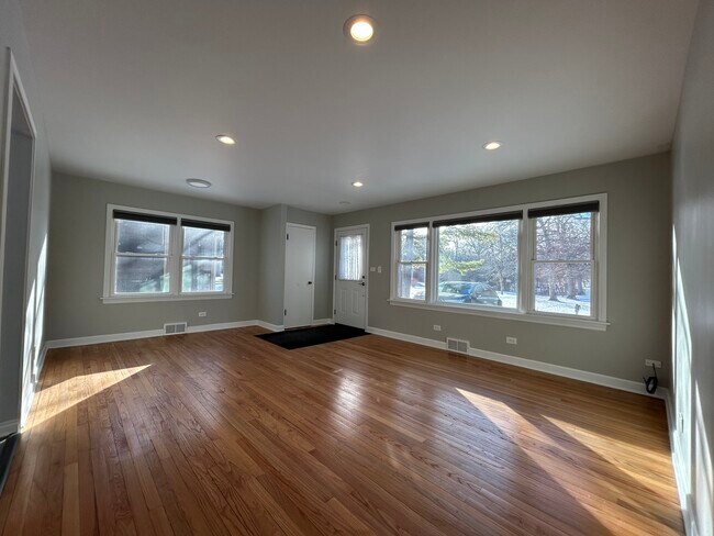 Foto del edificio - 807 Elm Ave