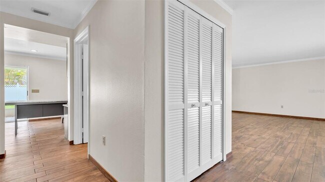 Foto del edificio - 2430 Falcon Ln