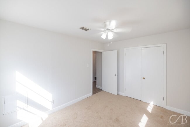 Foto del edificio - 872 Forrest Ave