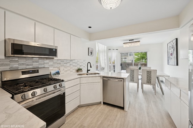 Foto del edificio - 707 Sturnbridge Ln