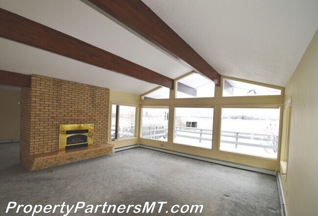 Building Photo - This is a beautiful Farmhouse on 5 Acres.