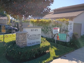 Building Photo - 851 Amigos Way