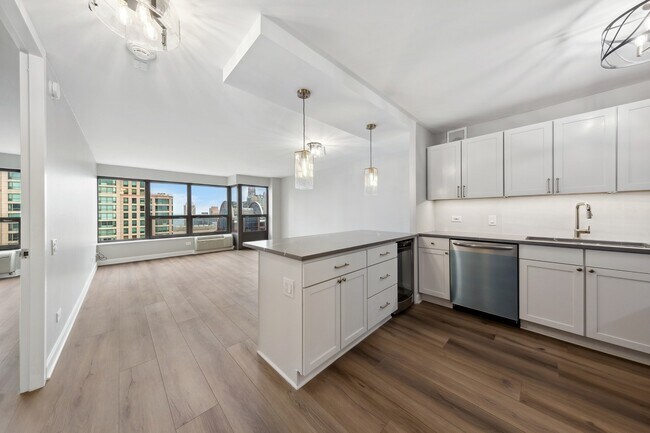 Foto del edificio - 30 E Huron St