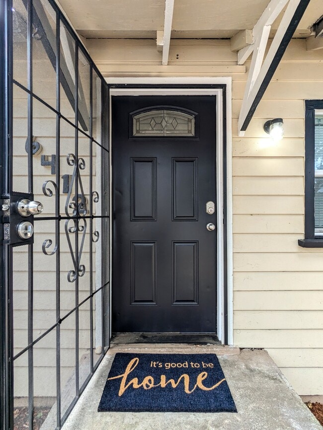 Building Photo - 2 Bed/1 Bath House - 5 min to Lakewood Tow...
