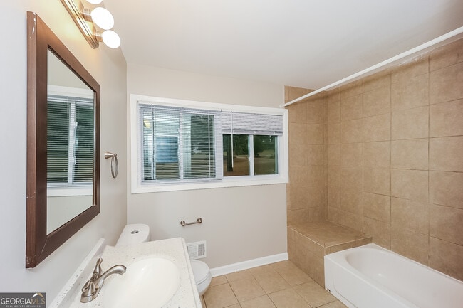 Building Photo - 3210 Linden Garden Dr