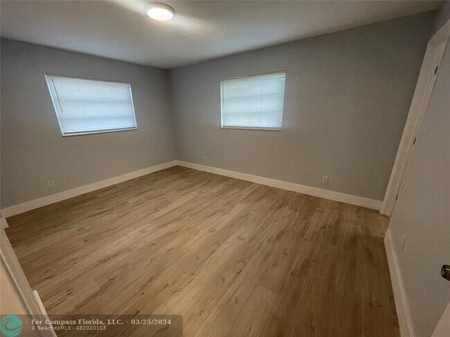 Foto del edificio - 780 NE 46th Ct