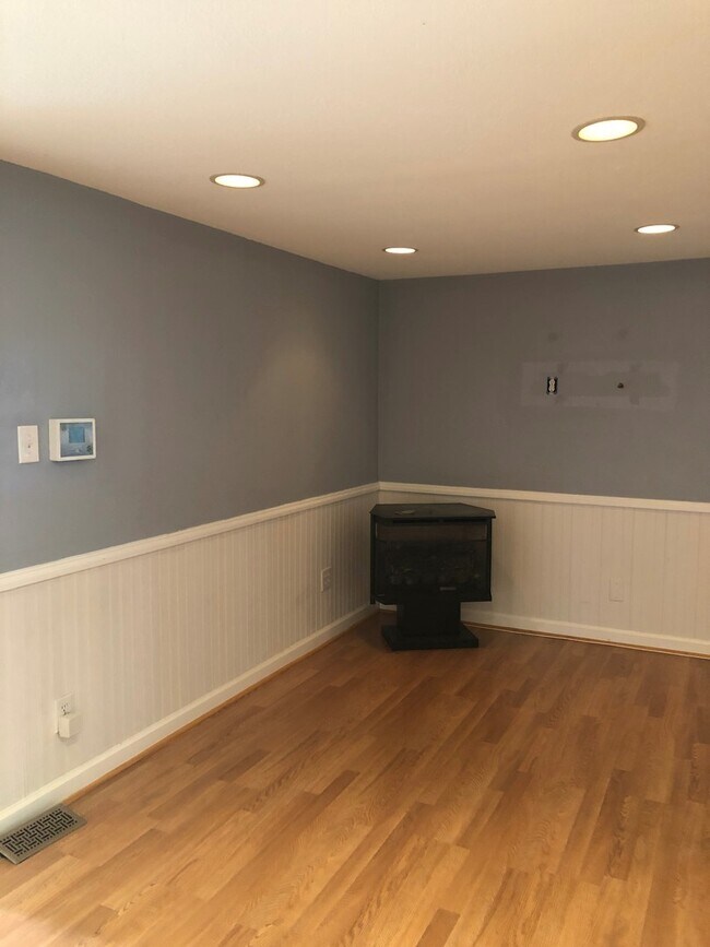 Foto del edificio - 2 BED / 1 BATH UNIT