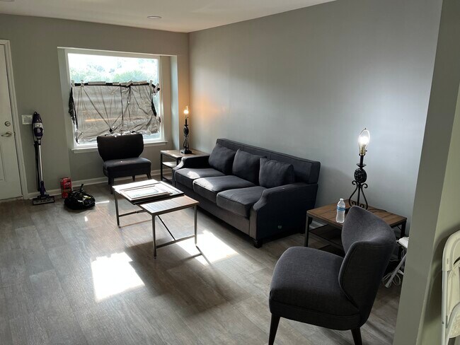 Common area/ furnished with TV - 3410 Tisdall Dr