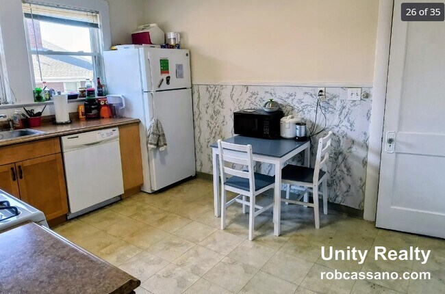 Building Photo - 6 Mapleton St