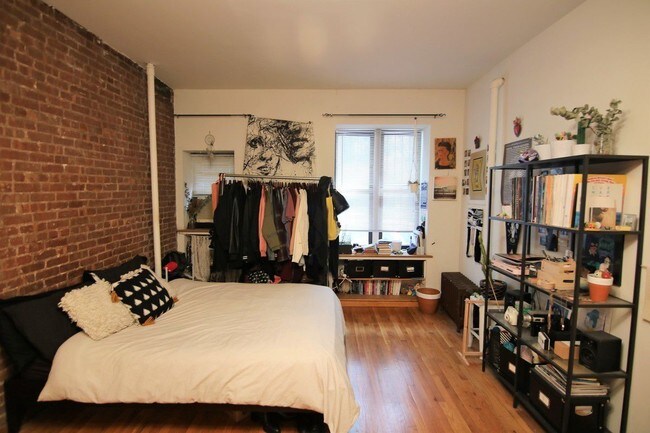 Building Photo - 317 W 100th St