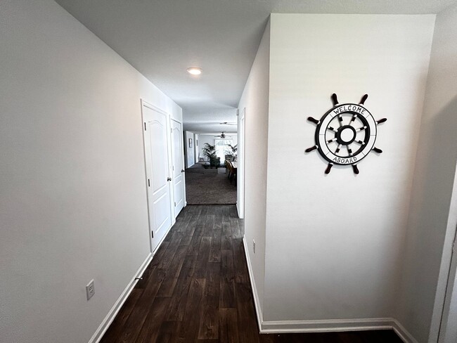 Foto del edificio - Picturesque Waterfront 4-Bedroom Home with...