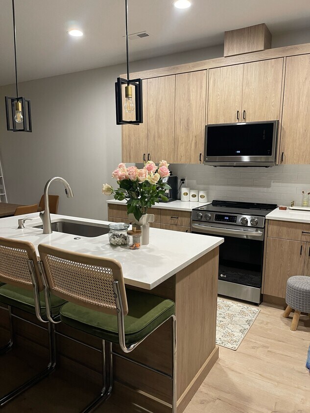 Building Photo - 18093 SE Madison Way