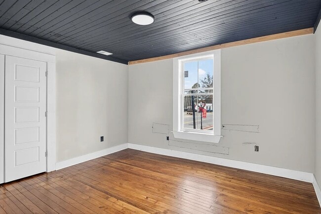 Foto del edificio - 124 N Mecklenburg Ave