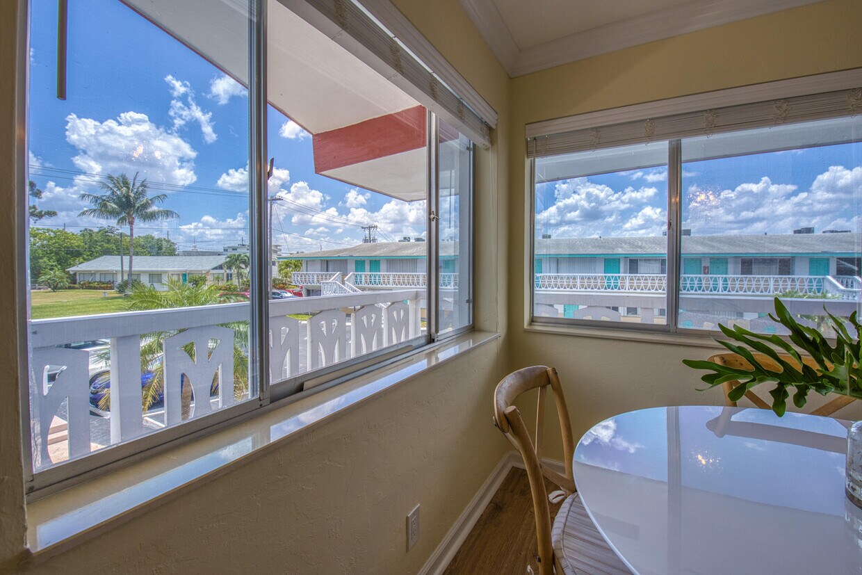 2020 Lake Osborne Dr Unit 17, Lake Worth, FL 33461 Condo for Rent in