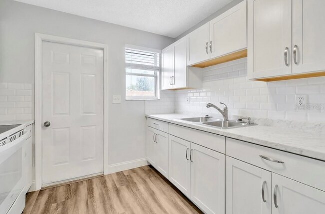 Foto del edificio - 15594 58th St N