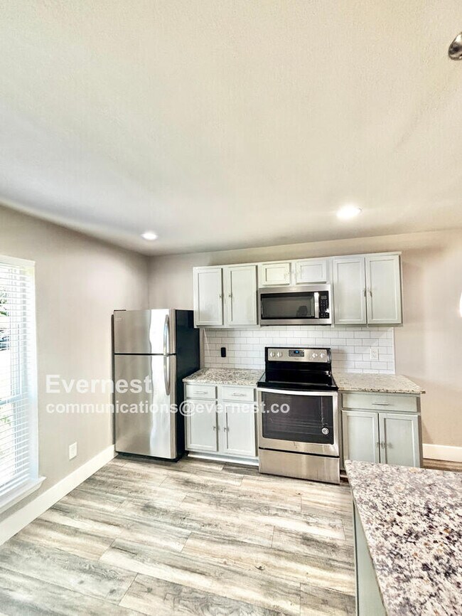 Foto del edificio - 807 Meadow Mead Dr