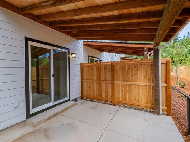 Building Photo - 1392 Overlook Ave NW