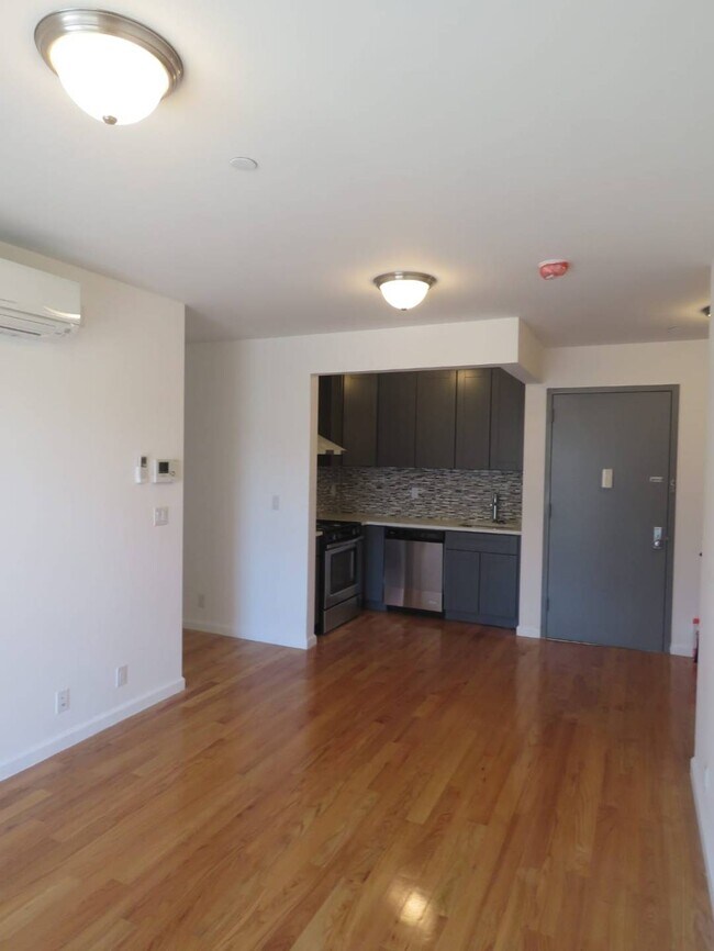 Foto del edificio - 7608 Bay Pkwy