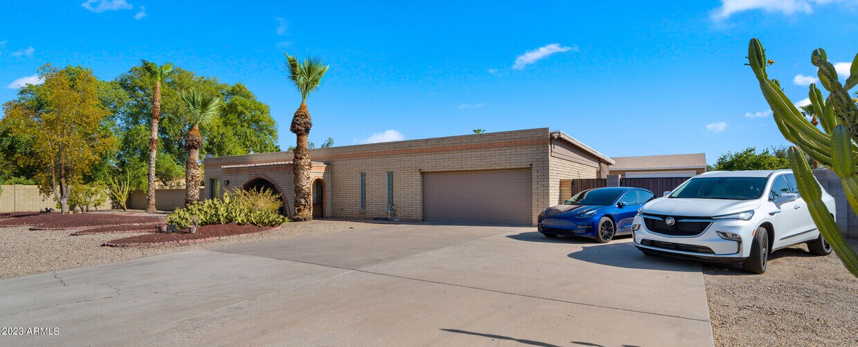 Primary Photo - 4415 E Greenway Rd