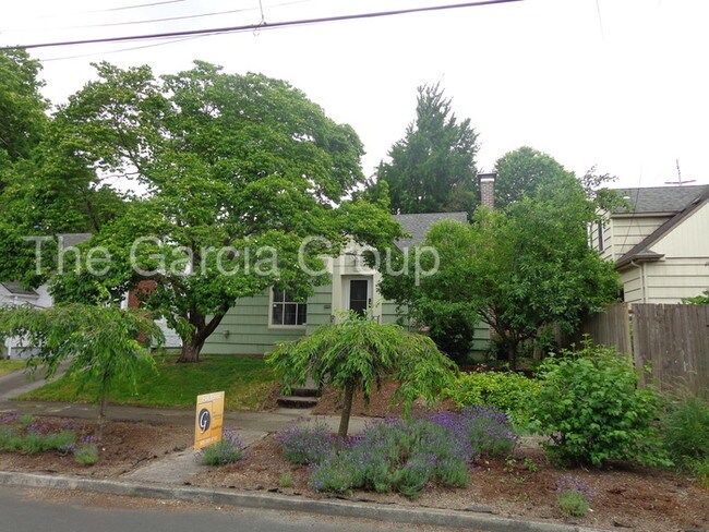 Building Photo - Old Portland Bungalow in Roseway