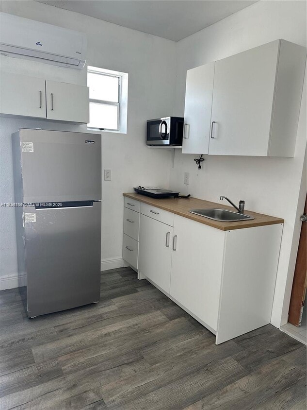 Foto principal - 5730 NW 199th St
