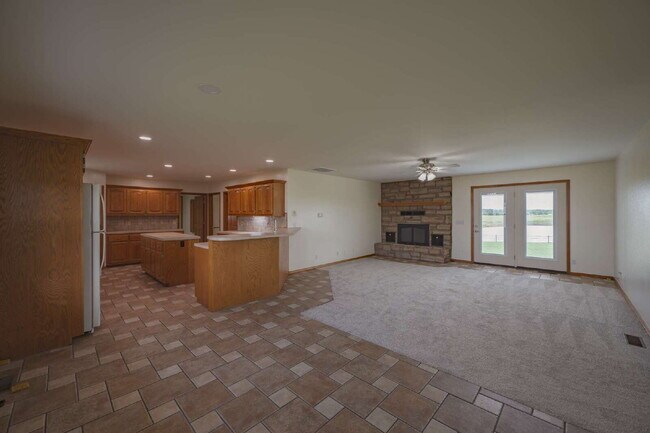 Foto del edificio - 3 - Bedroom 2 - Bath with 2 - Car Garage