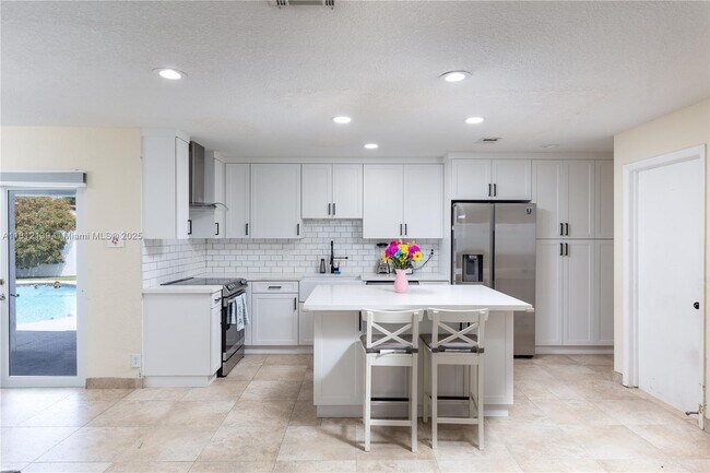Foto del edificio - 2400 NW 103rd Ave