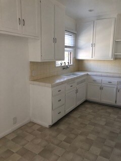 Kitchen - 4325 Cahuenga Blvd