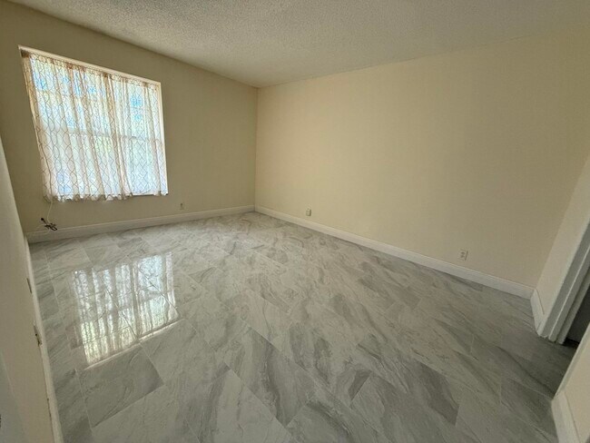 Foto del edificio - 470 NW 20th St