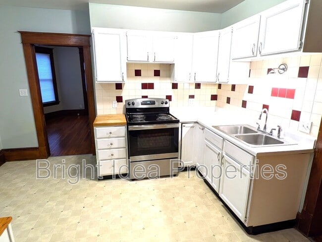 Building Photo - 801 4th St E