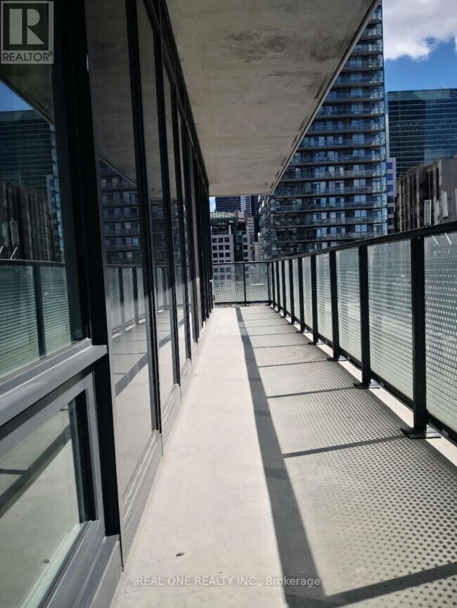 Building Photo - 125 Blue Jays Way