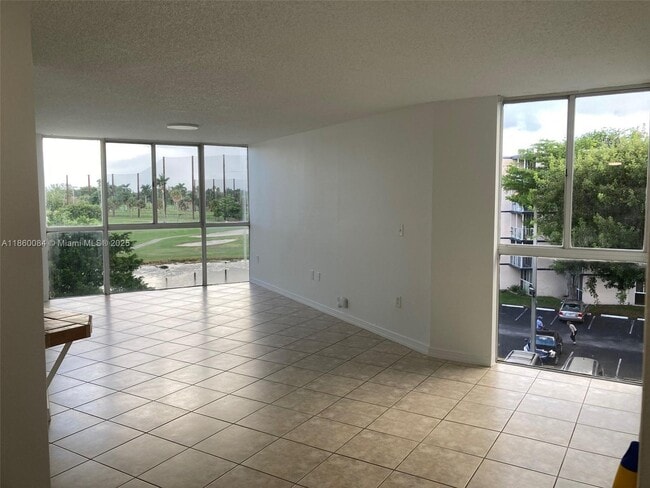 Foto del edificio - 6995 NW 186th St