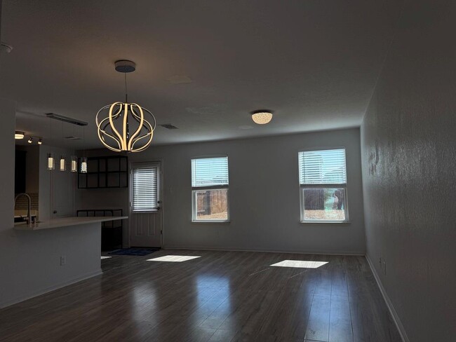 Foto del edificio - 709 Yearwood Ln